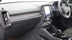 2023 (23) VOLVO XC40 2.0 B4P Ultimate Dark 5dr Auto 5561596