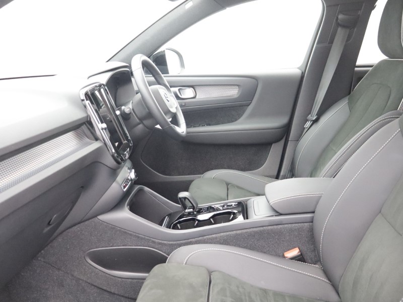 2023 (23) VOLVO XC40 2.0 B4P Ultimate Dark 5dr Auto 5561581