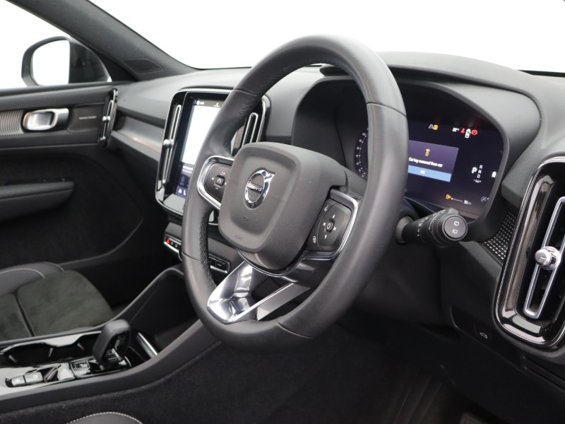 2023 (23) VOLVO XC40 2.0 B4P Ultimate Dark 5dr Auto 5561591