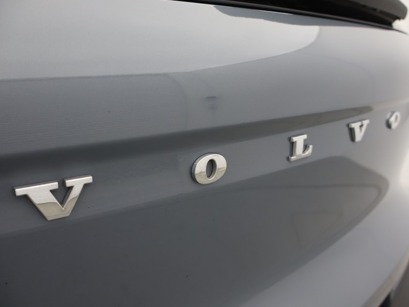 2023 (23) VOLVO XC40 2.0 B4P Ultimate Dark 5dr Auto 5561573