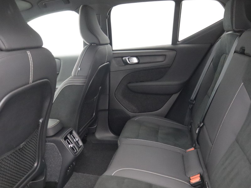 2024 (73) VOLVO XC40 2.0 B4P Plus Dark 5dr Auto 5585624