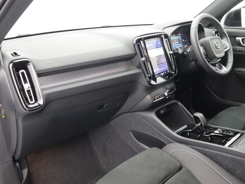 2024 (73) VOLVO XC40 2.0 B4P Plus Dark 5dr Auto 5585636