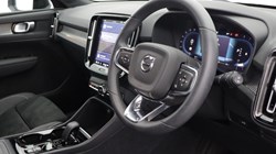 2024 (73) VOLVO XC40 2.0 B4P Plus Dark 5dr Auto 5585631
