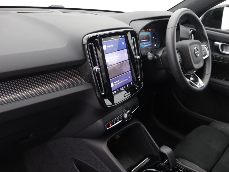 2024 (73) VOLVO XC40 2.0 B4P Plus Dark 5dr Auto 5585637