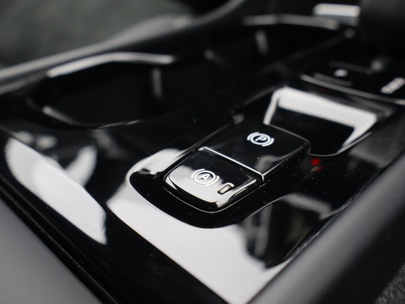 2024 (73) VOLVO XC40 2.0 B4P Plus Dark 5dr Auto 5585657