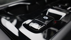 2024 (73) VOLVO XC40 2.0 B4P Plus Dark 5dr Auto 5585657