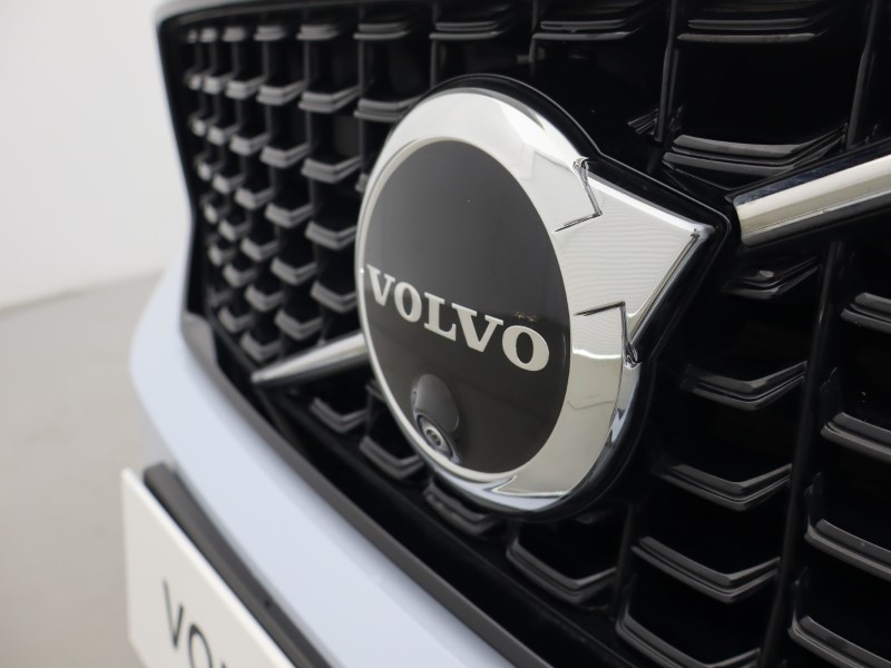 2024 (73) VOLVO XC40 2.0 B4P Plus Dark 5dr Auto 5585609