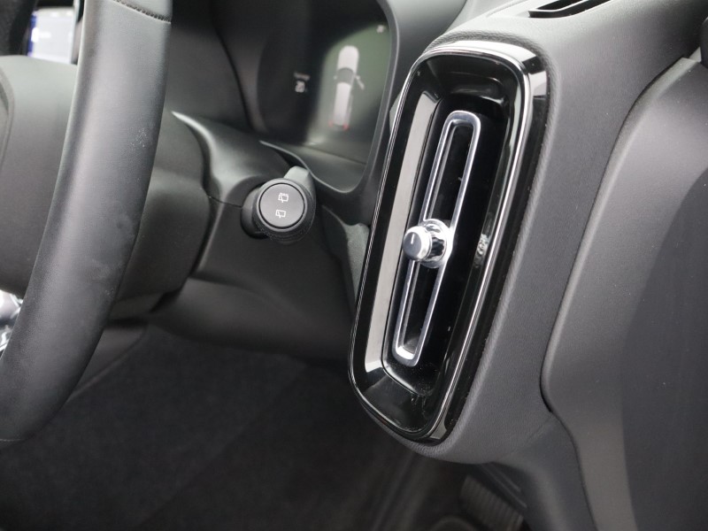 2024 (73) VOLVO XC40 2.0 B4P Plus Dark 5dr Auto 5585630