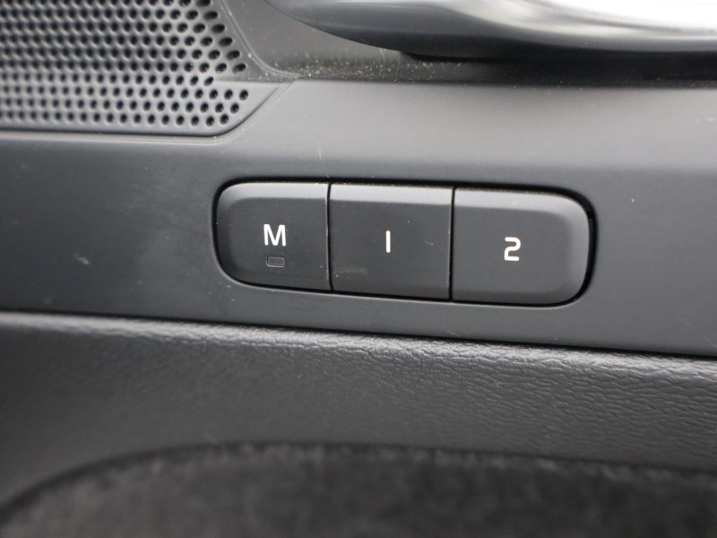 2024 (73) VOLVO XC40 2.0 B4P Plus Dark 5dr Auto 5585628