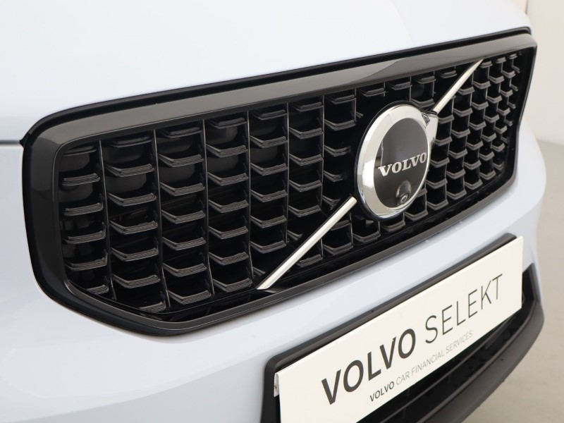 2024 (73) VOLVO XC40 2.0 B4P Plus Dark 5dr Auto 5585607