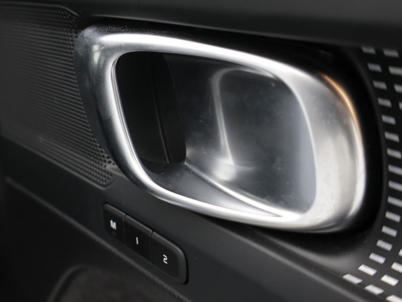 2024 (73) VOLVO XC40 2.0 B4P Plus Dark 5dr Auto 5585627