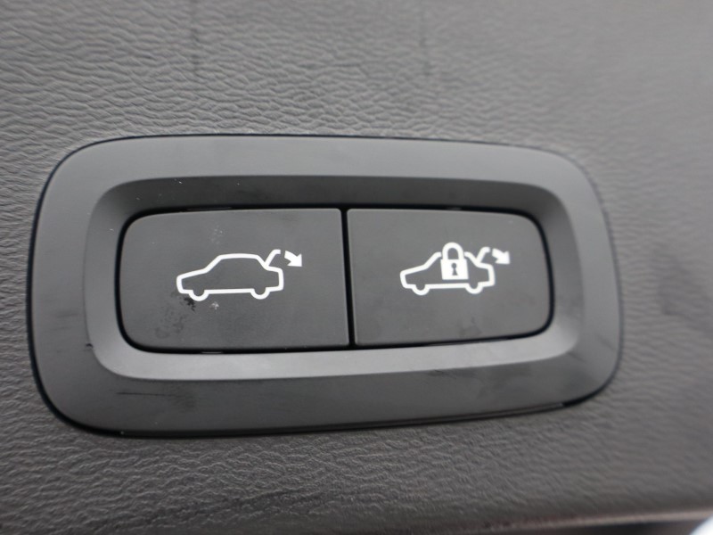 2024 (73) VOLVO XC40 2.0 B4P Plus Dark 5dr Auto 5585617