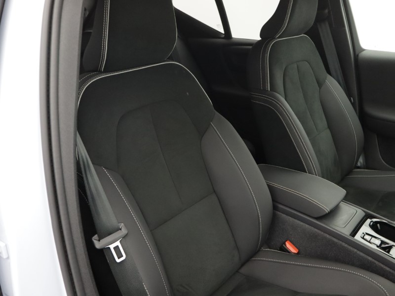 2024 (73) VOLVO XC40 2.0 B4P Plus Dark 5dr Auto 5585634
