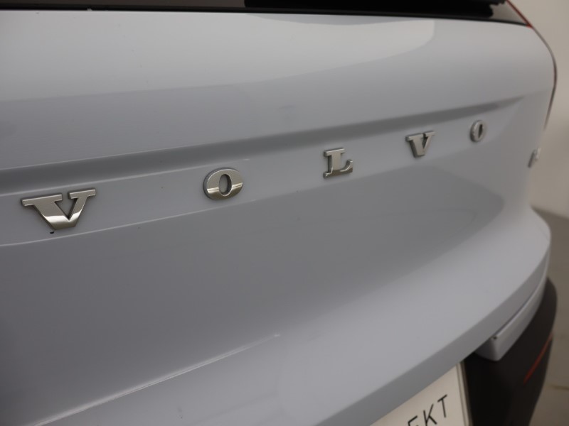 2024 (73) VOLVO XC40 2.0 B4P Plus Dark 5dr Auto 5585614