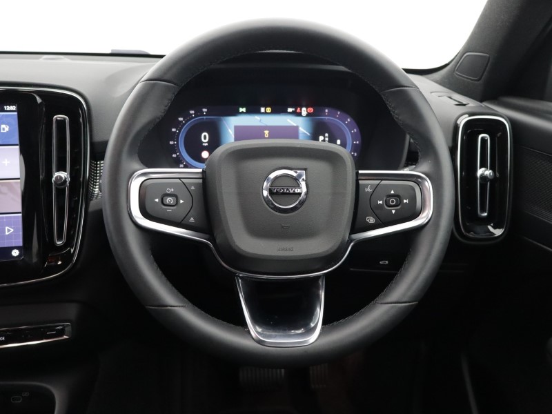 2024 (73) VOLVO XC40 2.0 B4P Plus Dark 5dr Auto 5585644