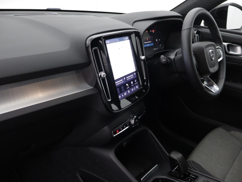 2022 (22) VOLVO XC40 2.0 B3P Core 5dr Auto 5604186