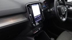 2022 (22) VOLVO XC40 2.0 B3P Core 5dr Auto 5604186