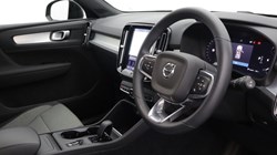 2022 (22) VOLVO XC40 2.0 B3P Core 5dr Auto 5604183
