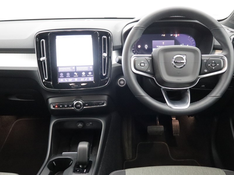 2022 (22) VOLVO XC40 2.0 B3P Core 5dr Auto 5604191
