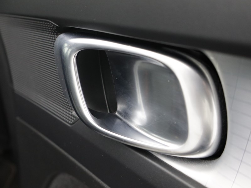 2022 (22) VOLVO XC40 2.0 B3P Core 5dr Auto 5604177