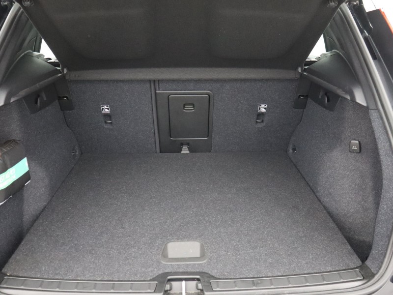 2022 (22) VOLVO XC40 2.0 B3P Core 5dr Auto 5604167