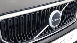 2022 (22) VOLVO XC40 2.0 B3P Core 5dr Auto 5604159
