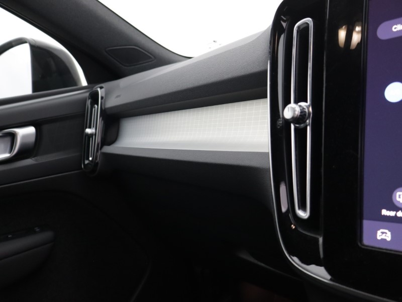2022 (22) VOLVO XC40 2.0 B3P Core 5dr Auto 5604201