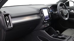 2022 (22) VOLVO XC40 2.0 B3P Core 5dr Auto 5604185
