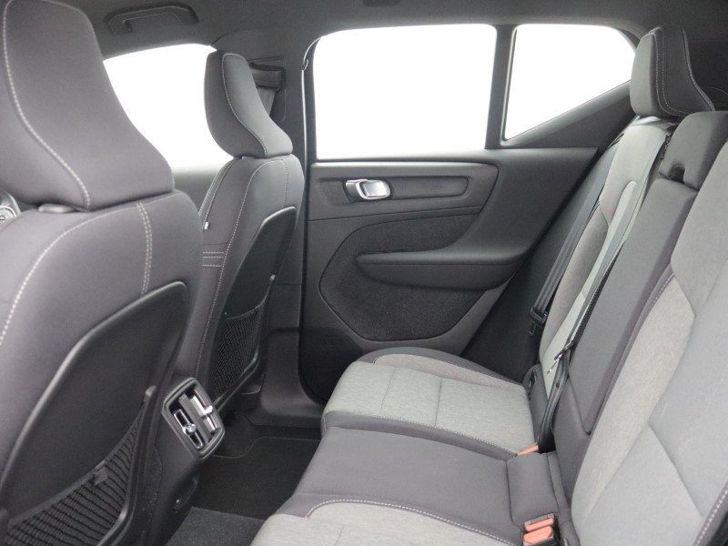 2022 (22) VOLVO XC40 2.0 B3P Core 5dr Auto 5604173