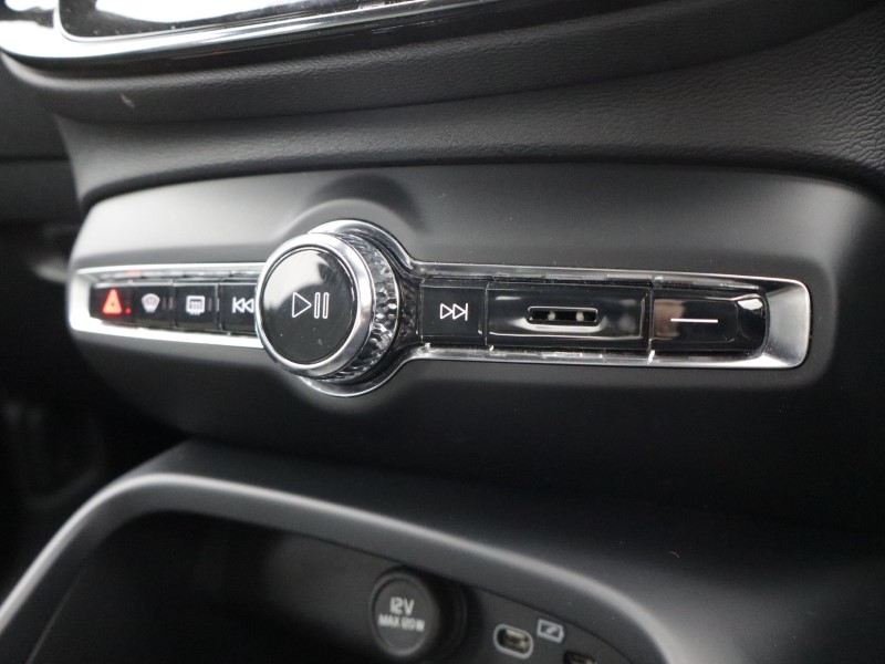 2022 (22) VOLVO XC40 2.0 B3P Core 5dr Auto 5604197