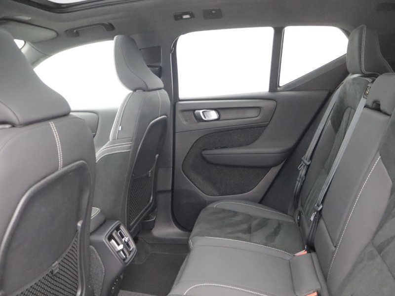 2023 (23) VOLVO XC40 2.0 B3P Ultimate Dark 5dr Auto 5640946