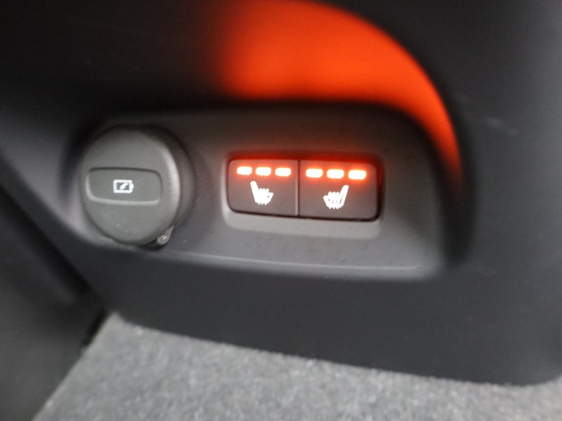 2023 (23) VOLVO XC40 2.0 B3P Ultimate Dark 5dr Auto 5640966