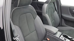 2023 (23) VOLVO XC40 2.0 B3P Ultimate Dark 5dr Auto 5640958