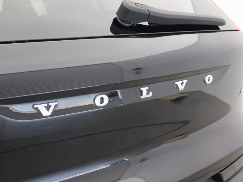 2023 (23) VOLVO XC40 2.0 B3P Ultimate Dark 5dr Auto 5640937