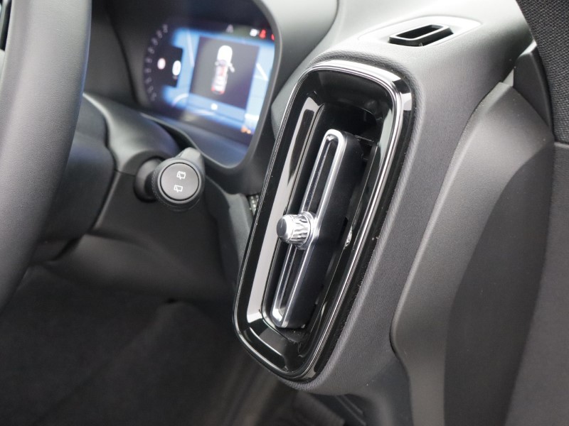 2023 (23) VOLVO XC40 2.0 B3P Ultimate Dark 5dr Auto 5640954