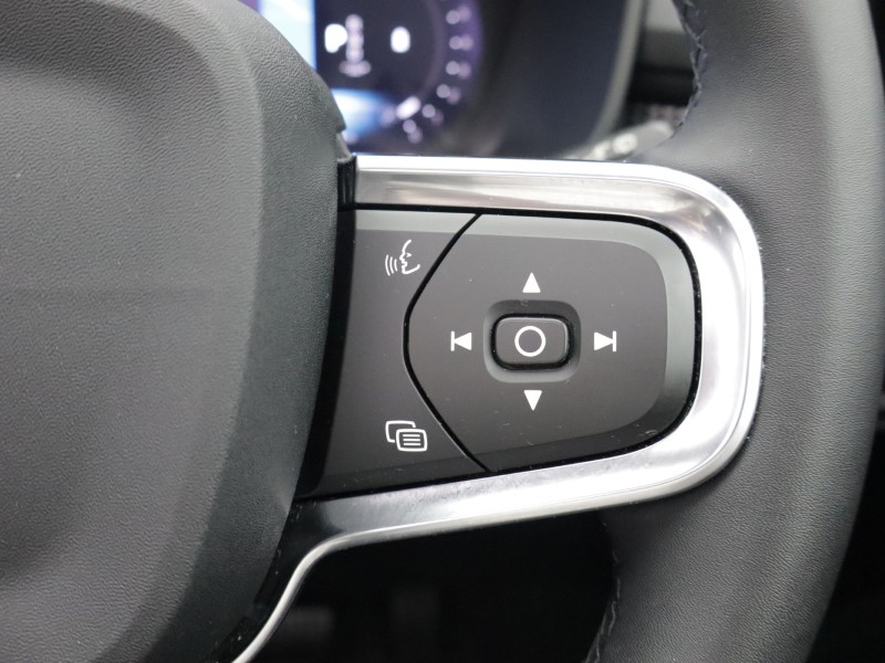 2023 (23) VOLVO XC40 2.0 B3P Ultimate Dark 5dr Auto 5640970
