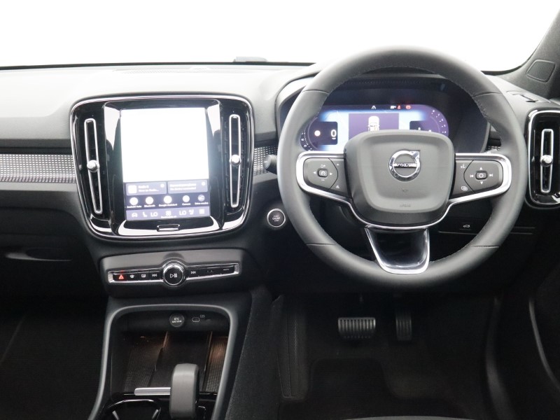 2023 (23) VOLVO XC40 2.0 B3P Ultimate Dark 5dr Auto 5640967