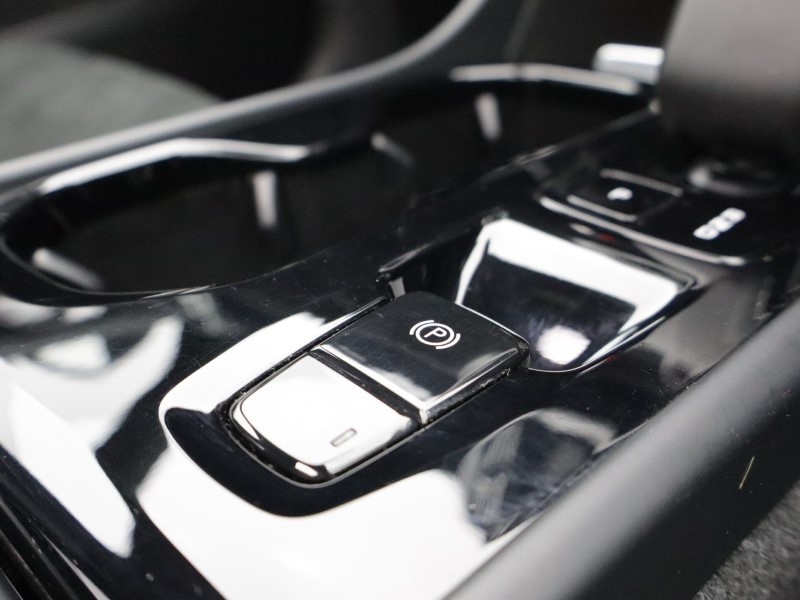 2023 (23) VOLVO XC40 2.0 B3P Ultimate Dark 5dr Auto 5640983