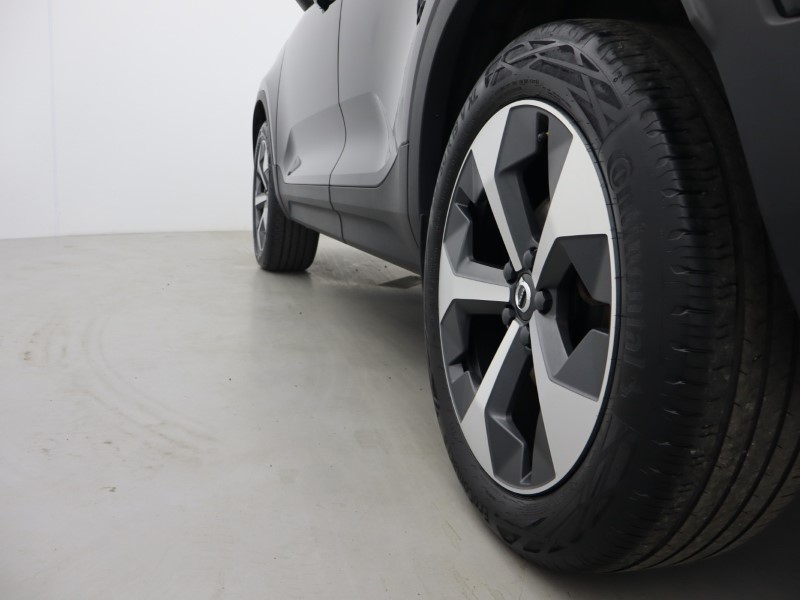 2023 (23) VOLVO XC40 2.0 B3P Ultimate Dark 5dr Auto 5640944