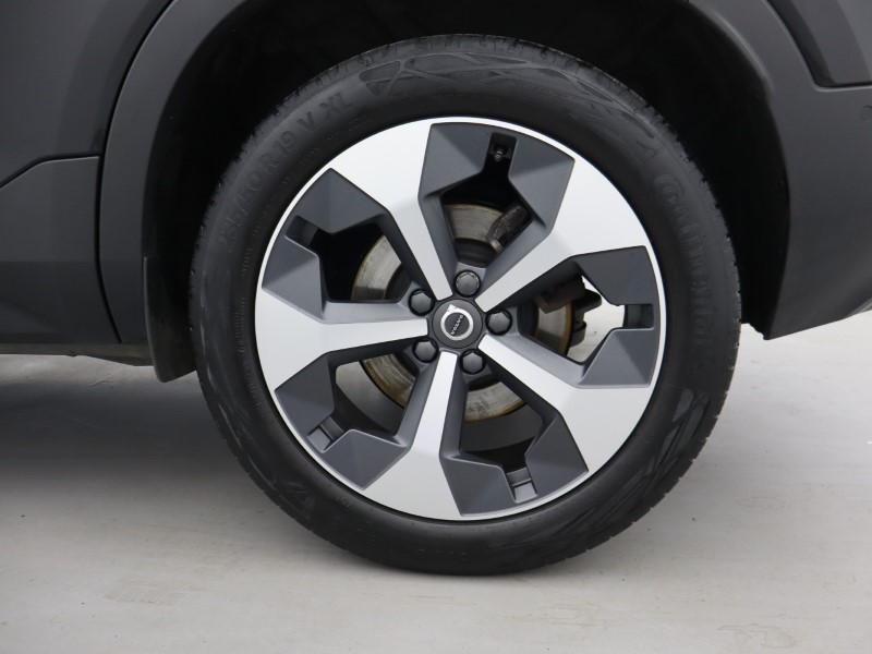 2023 (23) VOLVO XC40 2.0 B3P Ultimate Dark 5dr Auto 5640943