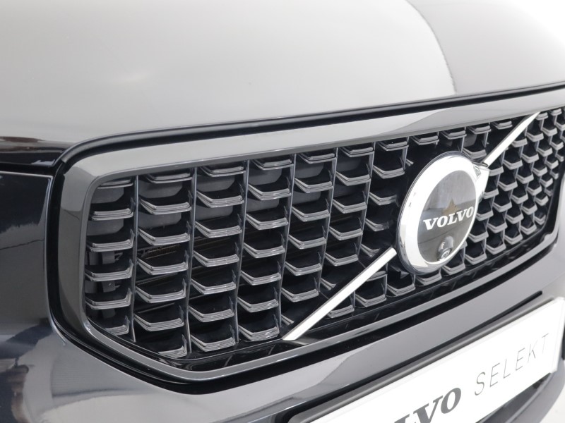 2023 (23) VOLVO XC40 2.0 B3P Ultimate Dark 5dr Auto 5640930