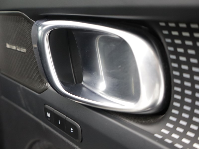 2023 (23) VOLVO XC40 2.0 B3P Ultimate Dark 5dr Auto 5640952