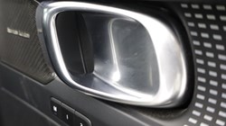 2023 (23) VOLVO XC40 2.0 B3P Ultimate Dark 5dr Auto 5640952