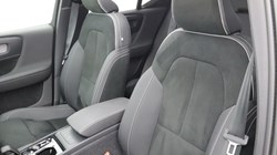 2023 (23) VOLVO XC40 2.0 B3P Ultimate Dark 5dr Auto 5640959