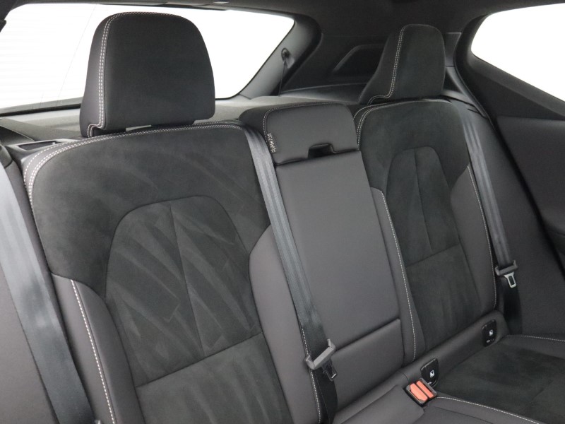 2023 (23) VOLVO XC40 2.0 B3P Ultimate Dark 5dr Auto 5640965