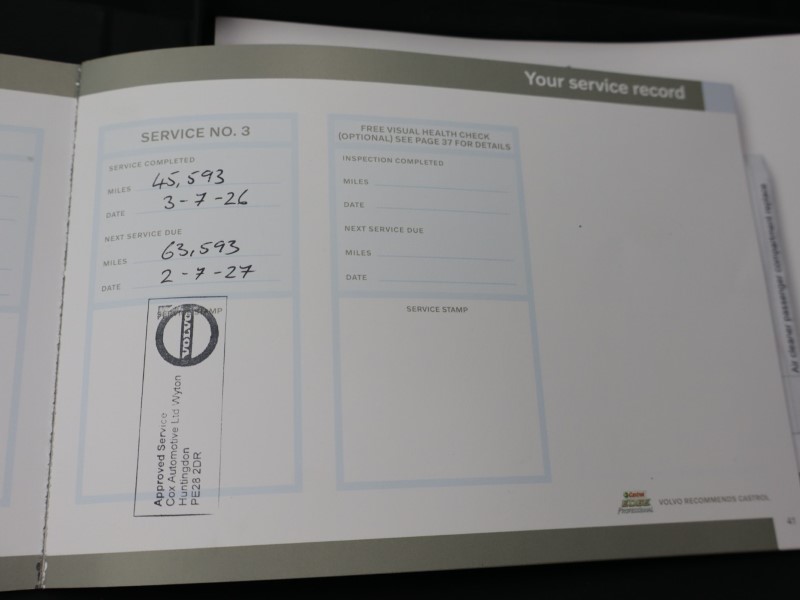 2023 (23) VOLVO XC40 2.0 B3P Ultimate Dark 5dr Auto 5640986