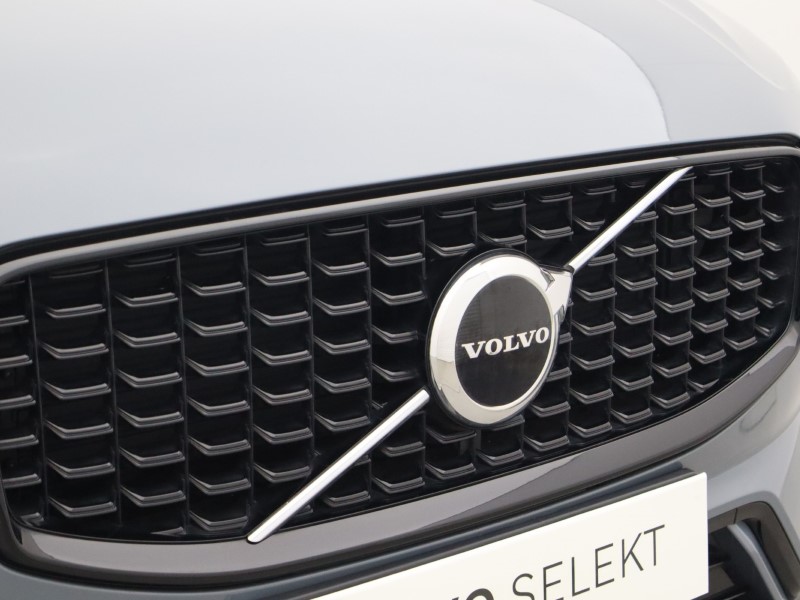 2022 (71) VOLVO XC60 2.0 T8 Recharge PHEV R DESIGN Pro 5dr AWD Auto 5635485