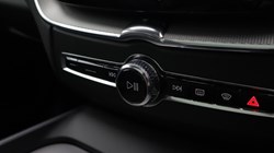 2022 (71) VOLVO XC60 2.0 T8 Recharge PHEV R DESIGN Pro 5dr AWD Auto 5635473