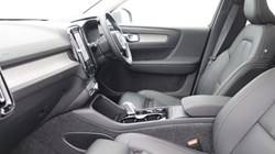 2025 (75) VOLVO XC40 2.0 B4P Ultra Dark 5dr Auto 5648701