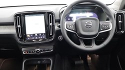 2025 (75) VOLVO XC40 2.0 B4P Ultra Dark 5dr Auto 5648710